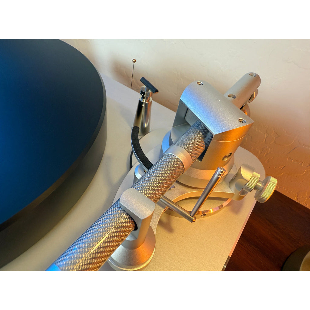 Clearaudio Ovation Turntable with Universal Carbon Fiber Tonearm